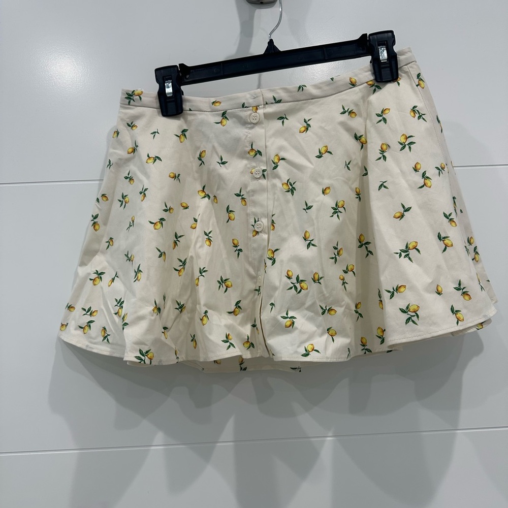 NWT Zara mini skirt with Lemon Print